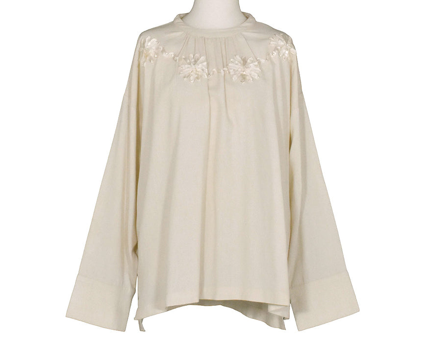 テープ刺繍プルオーバー